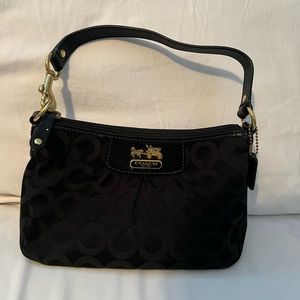 Black coach shoulder bag.